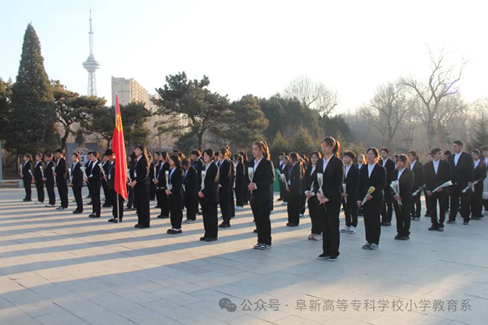 纪念阜新解放76周年祭扫活动